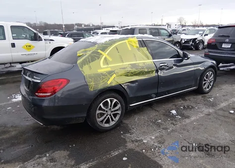 2016 Mercedes-Benz C 300 4Matic из США, поврежденный, VIN 55SWF4KB4GU140092